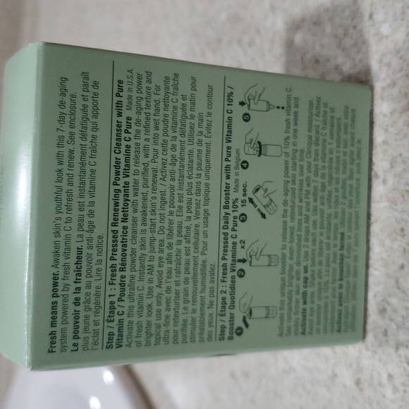 CLINIQUE FRESH PRESSED 7 DAYS SYSTEM WITH PURE VITAMIN C - Picture 3 of 7